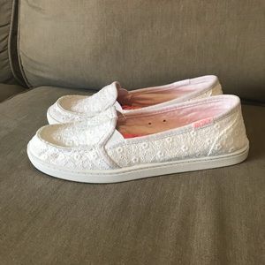 Women’s Roxy slip on shoes